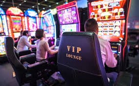 Meja live casino Astar bernuansa hijau